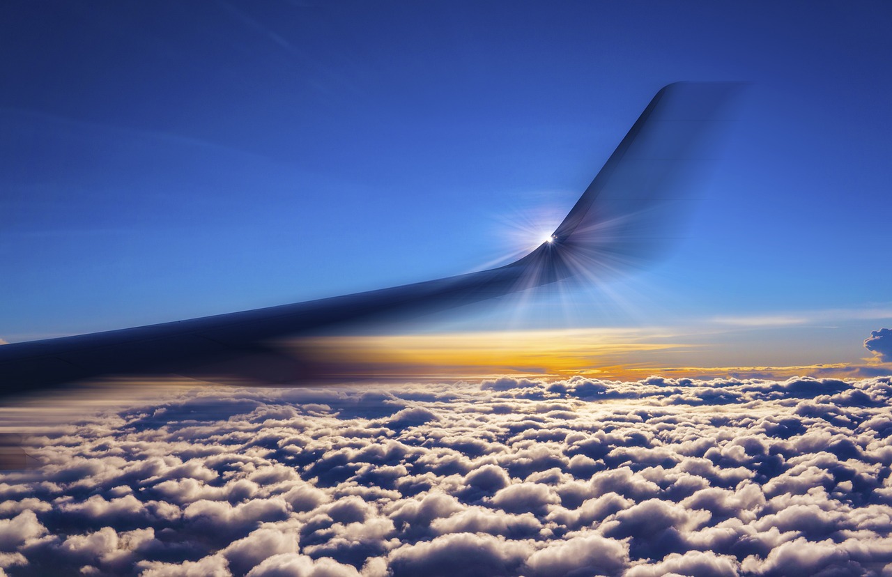 avion deasupra norilor frica de a zbura cu avionul