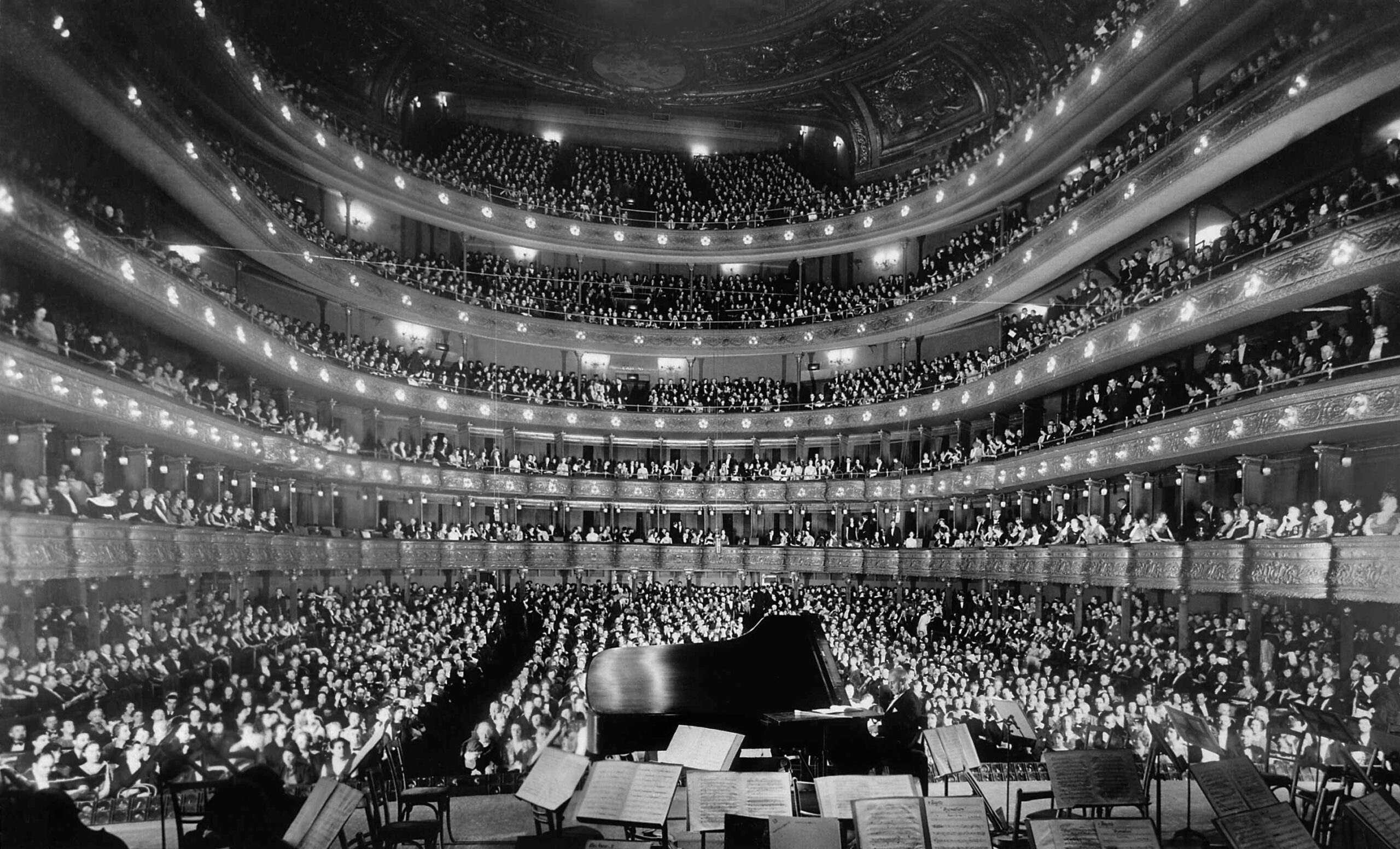 Sala de spectacole din vechea clădire a Metropolitan Opera House din New York, demolată în 1967.
